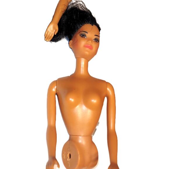 A Vintage Lot of Barbie Body Parts Doll Parts 2 Tatooed Arms Parts Lot 10 - Picture 3 of 13